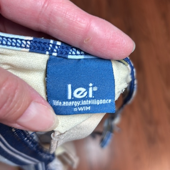 LEI Triangle Striped Bikini Top, Small - Picture 4 of 5